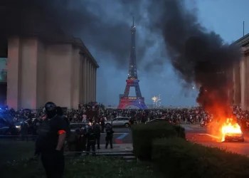 Parisdə komendant saatı uzadıldı